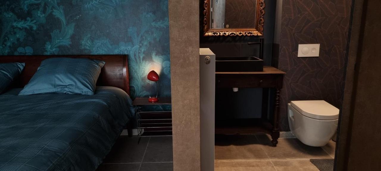 Logies La Chevre Folle - Lodging & Cooking In Style With Shared Kitchen Oostende Exteriör bild