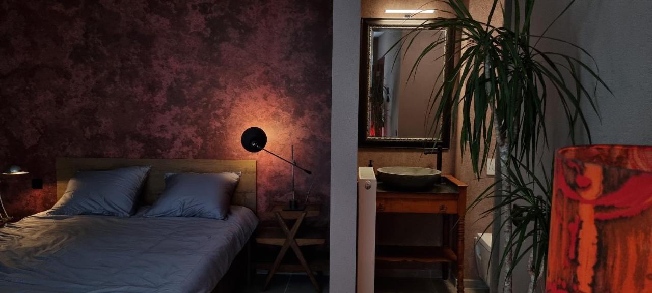 Logies La Chevre Folle - Lodging & Cooking In Style With Shared Kitchen Oostende Exteriör bild